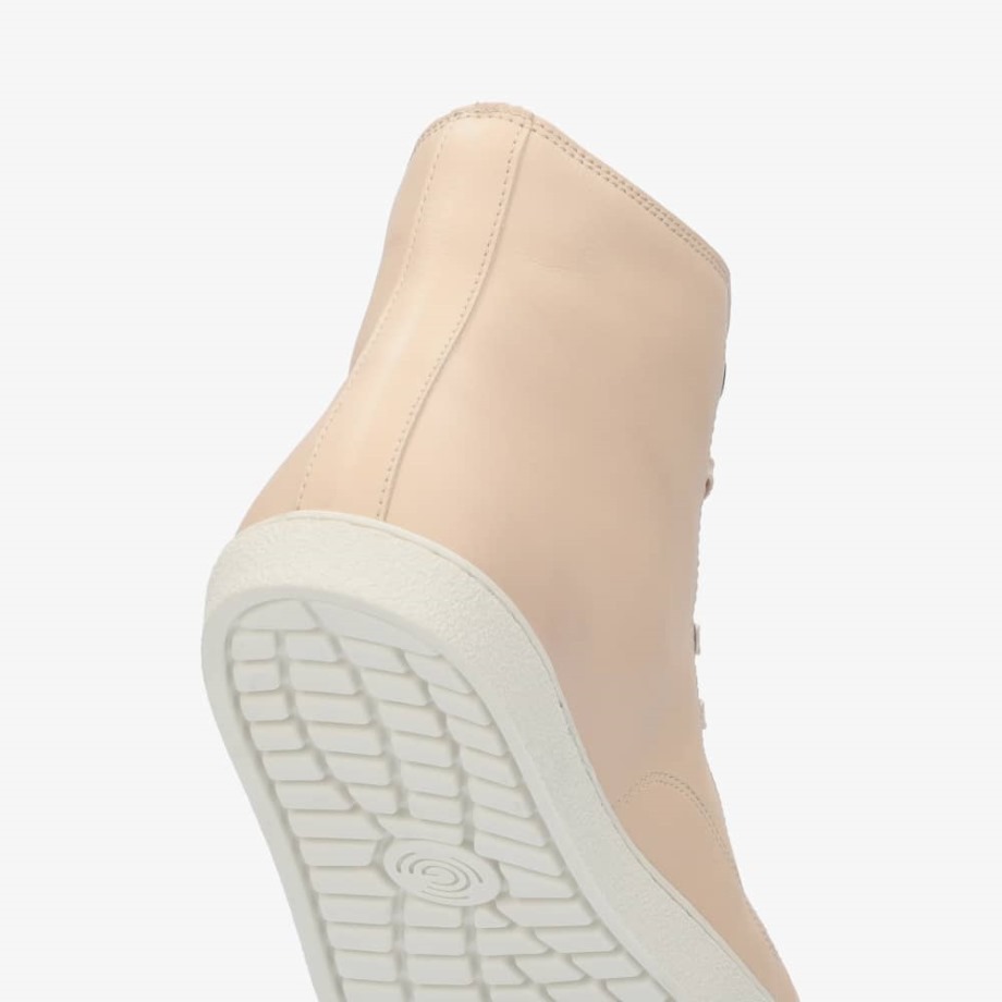 Manhattan Women Beige Groundies