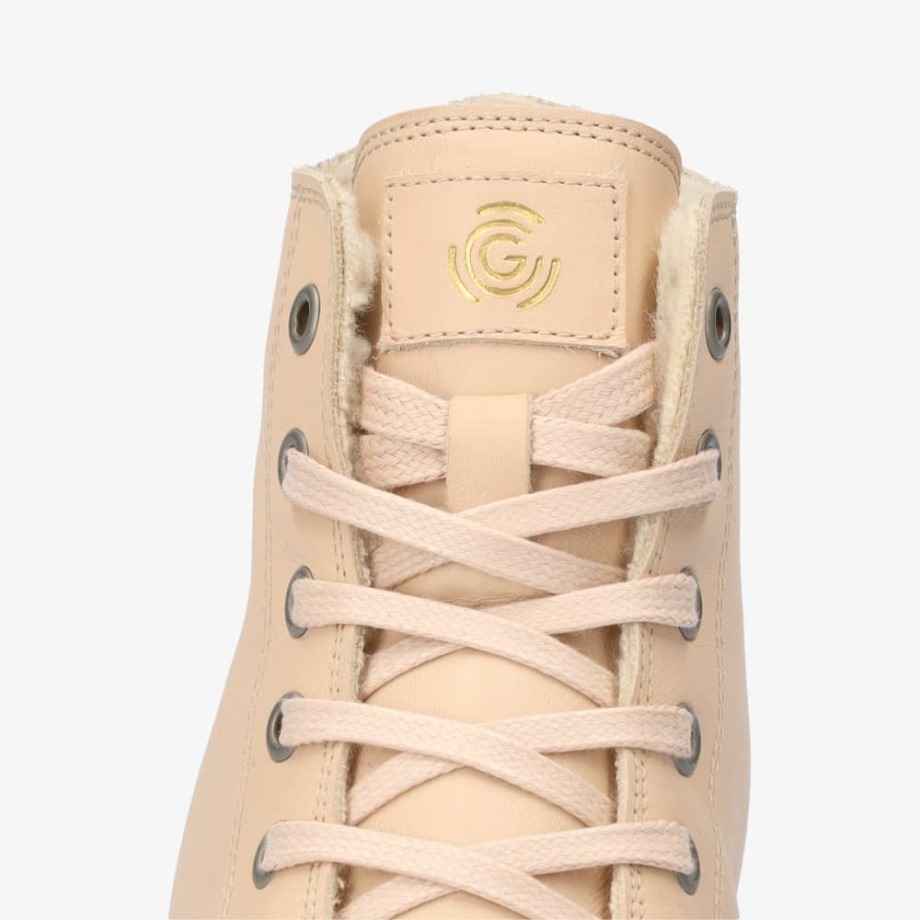 Manhattan Women Beige Groundies