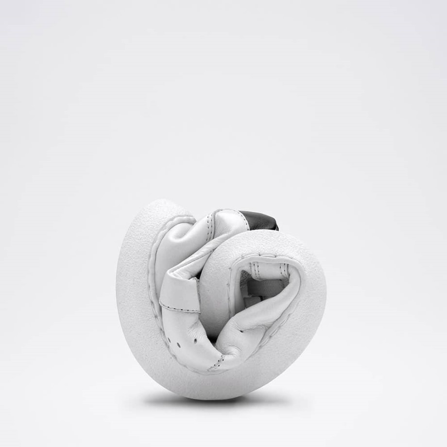 White/Black Groundies Universe Regular Women